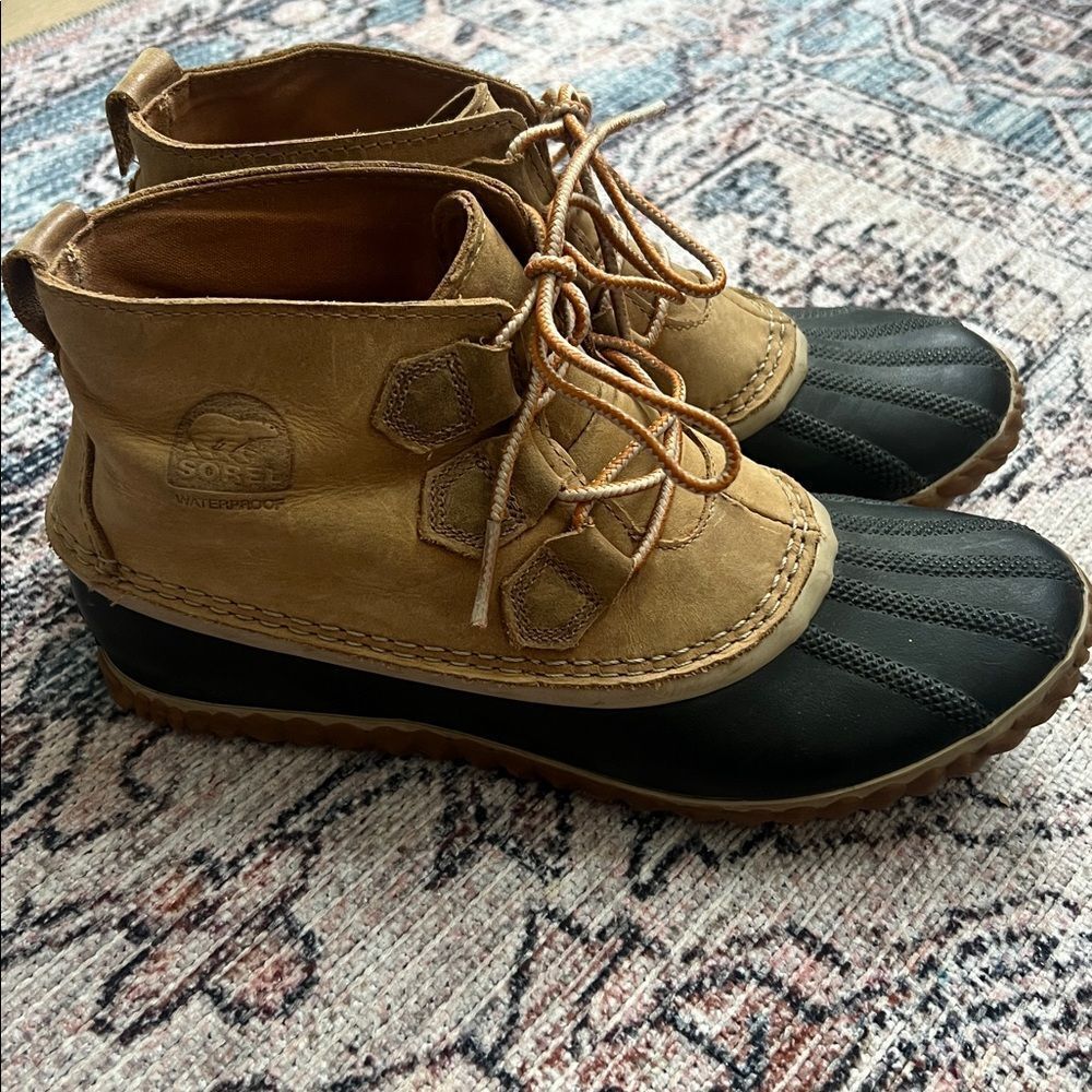 Sorel Waterproof Out and About Boots Lace Up Snow Boots Classic Tan Leather 9